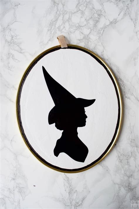 Witch head sillhouette
